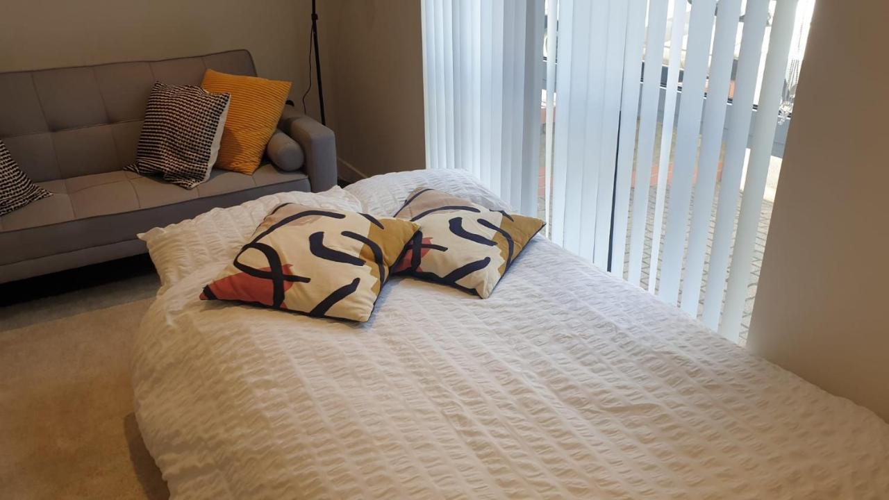 Gorgeous Apartment, 5 Mins From Canada Water, Not Lewisham As Listed! London