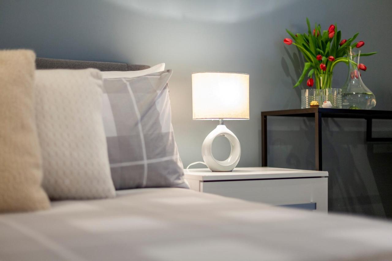 Private Double Bd With Optional Balcony, 15 Mins To Cc Homestay