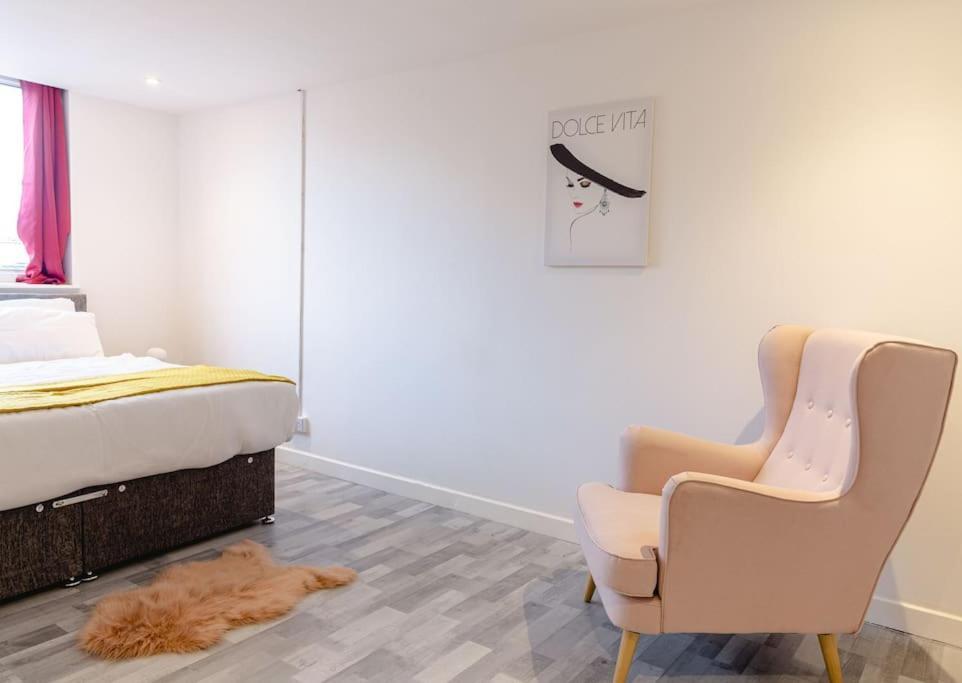 2 Bed With Free Parking London