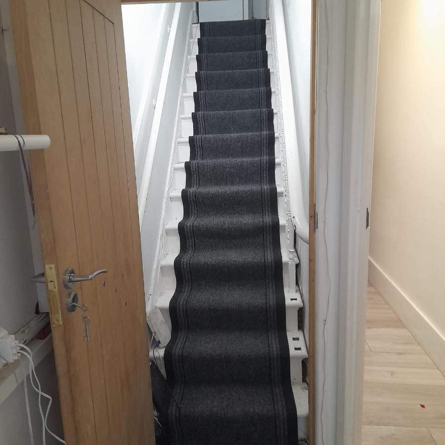 Privat overnatting Double With Shared Bathroom In Private Self-contained Flat Will Share With One Other Person In Family House 2 Minutes Walk From Tufnell Park Tube Station 15 Minutes Walk From Camden Town