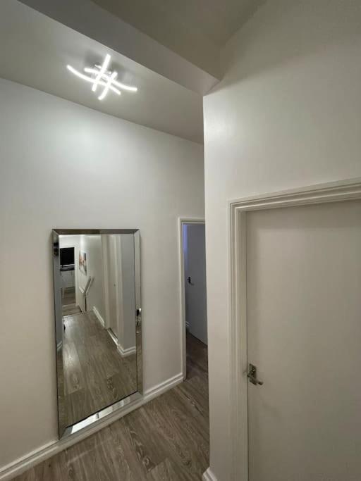 Spacious, Modern 2 Bed * London