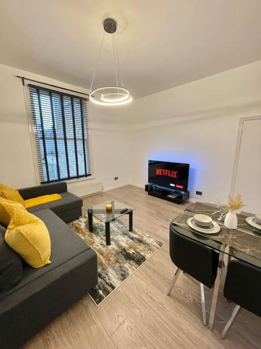 Spacious, Modern 2 Bed Apartment