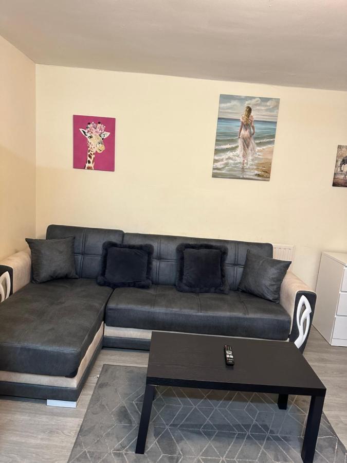 Appartement Amazing And Lovely 2- Bedroom First Floor Flat