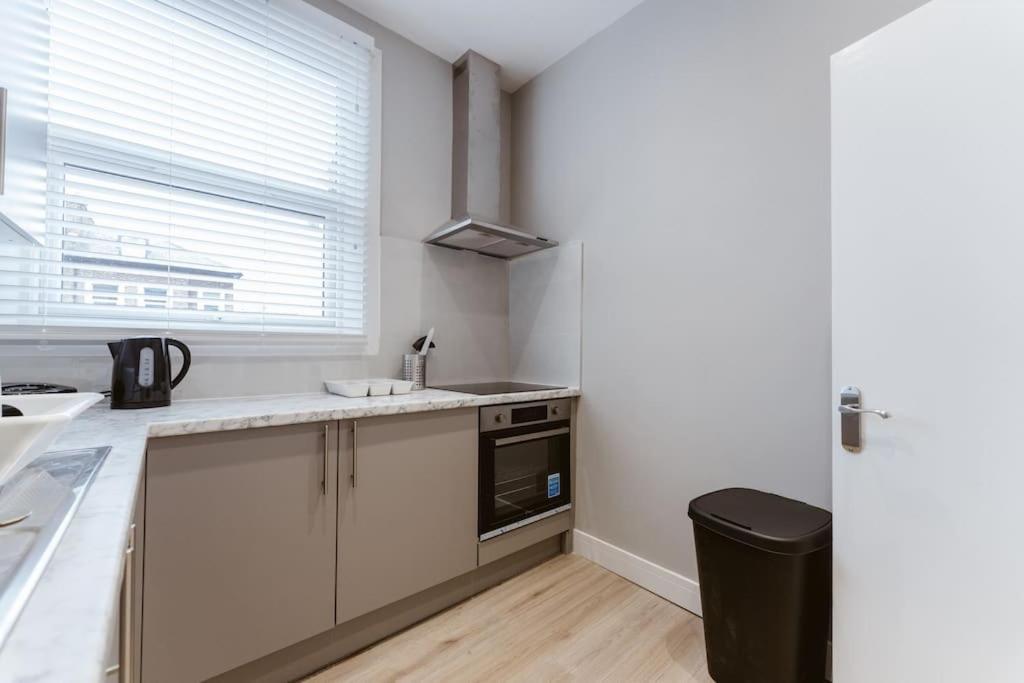 Stylish Kitchenette In London's Vibrant Holloway District * London