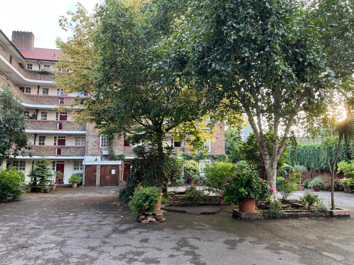 Cosy Bedroom Near Oval Station - Shared Bathroom Londen