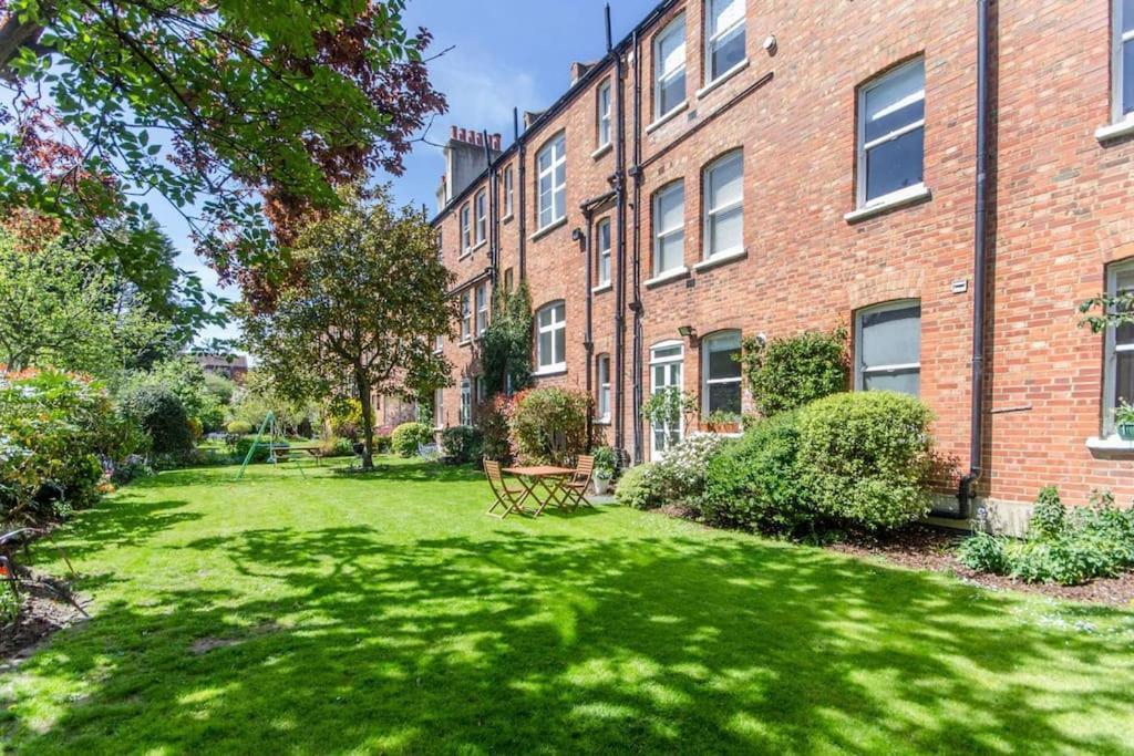 Apartment Large 3 Bed Flat In Wimbledon *