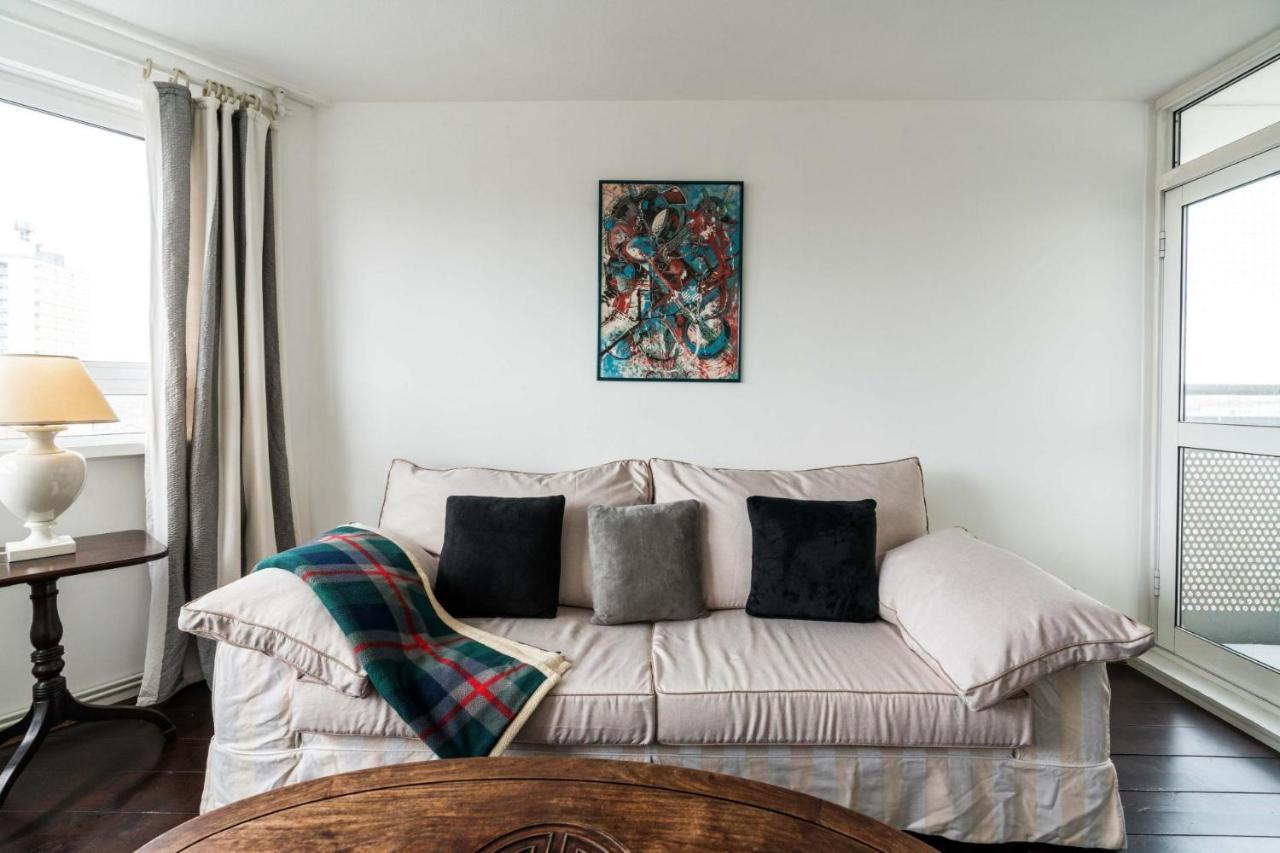 A Skyhigh For 2 In Vauxhall Apartment