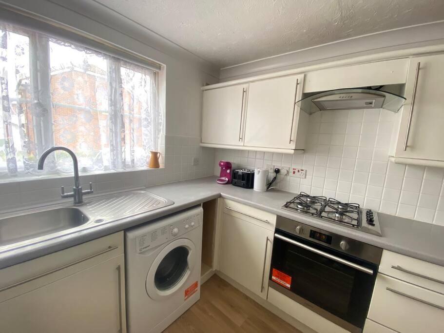 Apartamento Beautiful 3 Bedroom House With The Transport Links To London, The Excel Centre, Canary Wharf, The O2! With A Driveway And Private Garden! *
