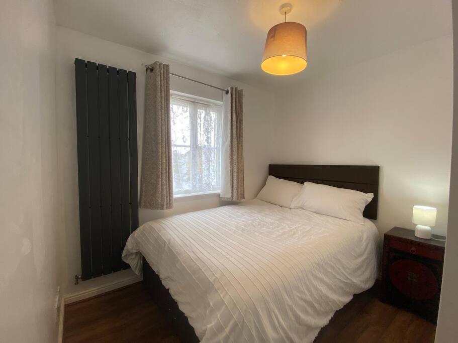 Beautiful 3 Bedroom House With The Transport Links To London, The Excel Centre, Canary Wharf, The O2! With A Driveway And Private Garden!