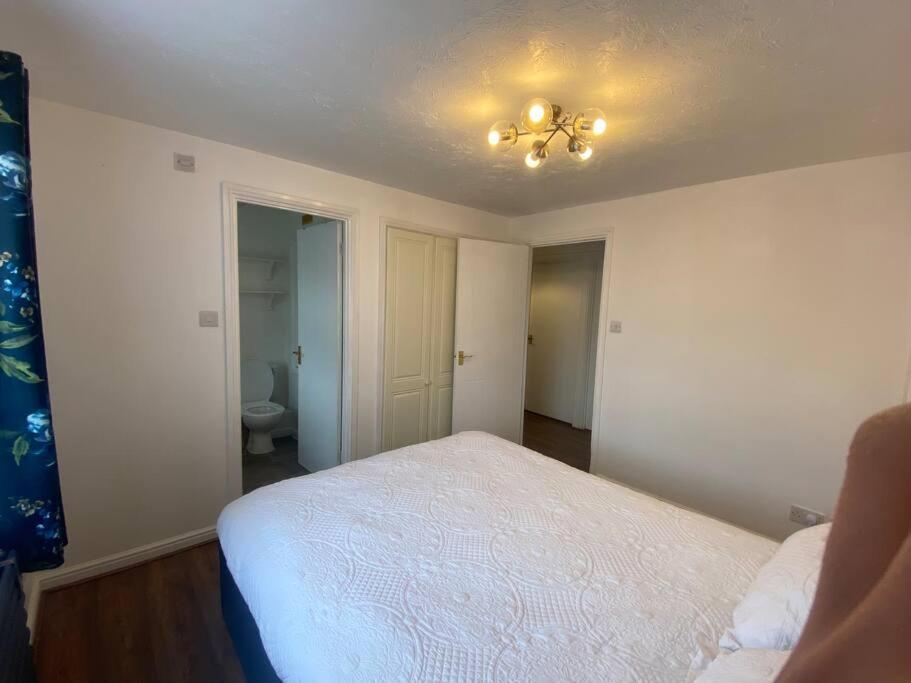 Apartamento Beautiful 3 Bedroom House With The Transport Links To London, The Excel Centre, Canary Wharf, The O2! With A Driveway And Private Garden! *