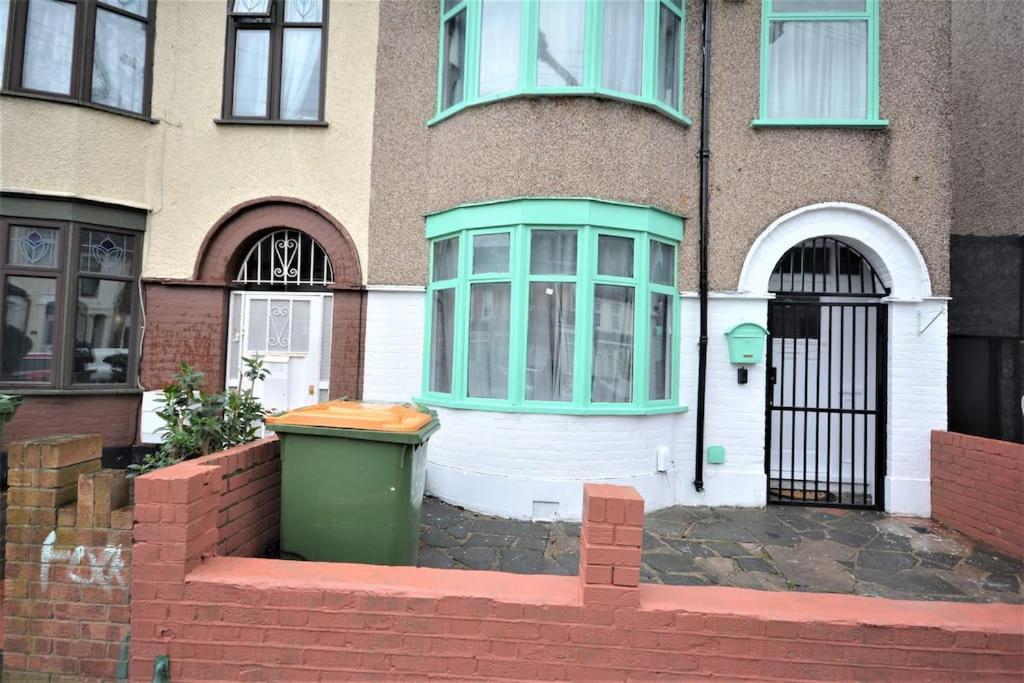 4 Bedroom House In East * Londres