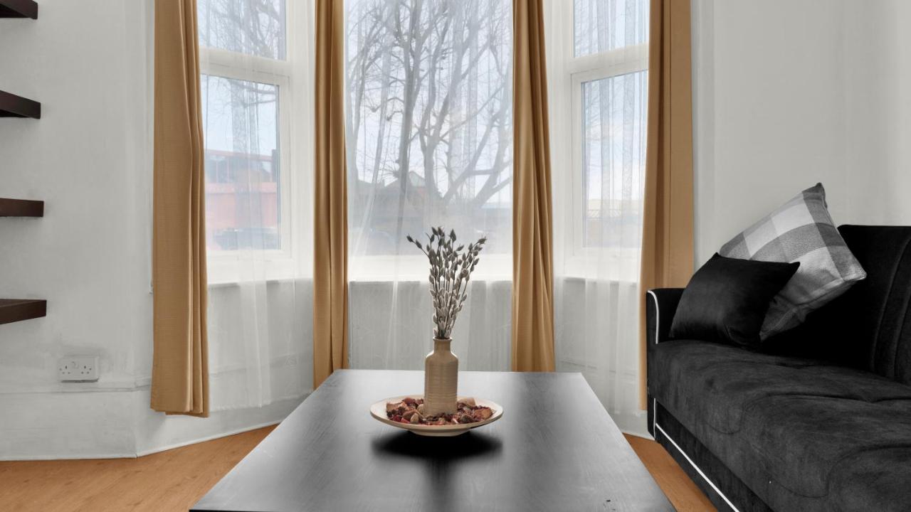 Livestay-4 Bed 2 Bath House With Private Garden Сasa de vacaciones *