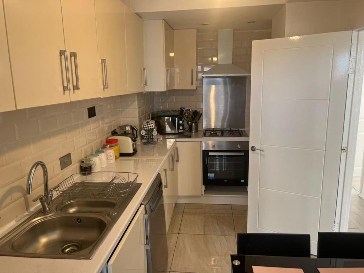 Cosy 2-bedroom Flat In Finsbury Park, Modern, Convenient & Close To London! Apartment *