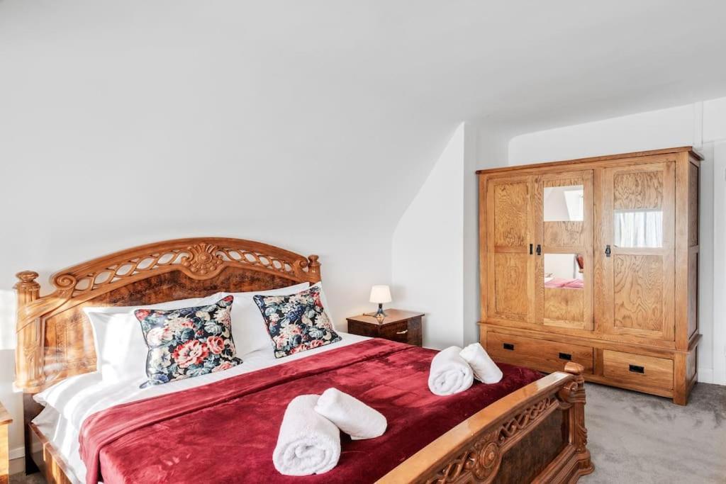 Duplex 3 Bedroom Flat Golders Apartment