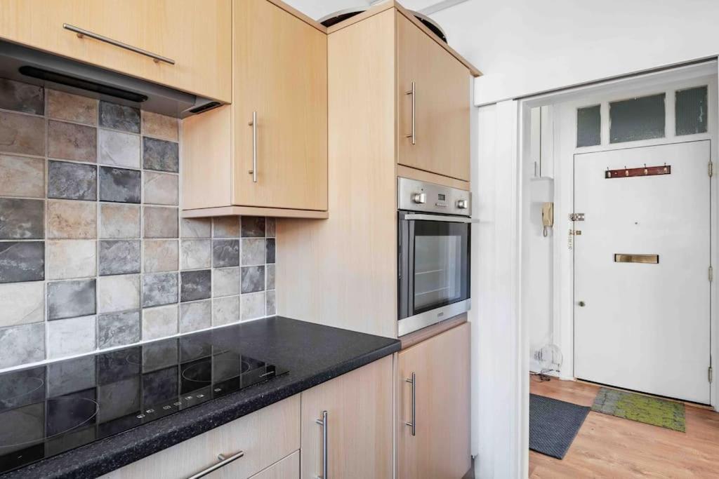 Duplex 3 Bedroom Flat Golders Apartment *