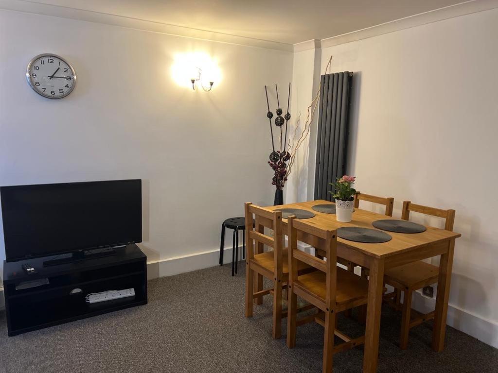 Apartment Entire 2-bedroom Flat In Camden