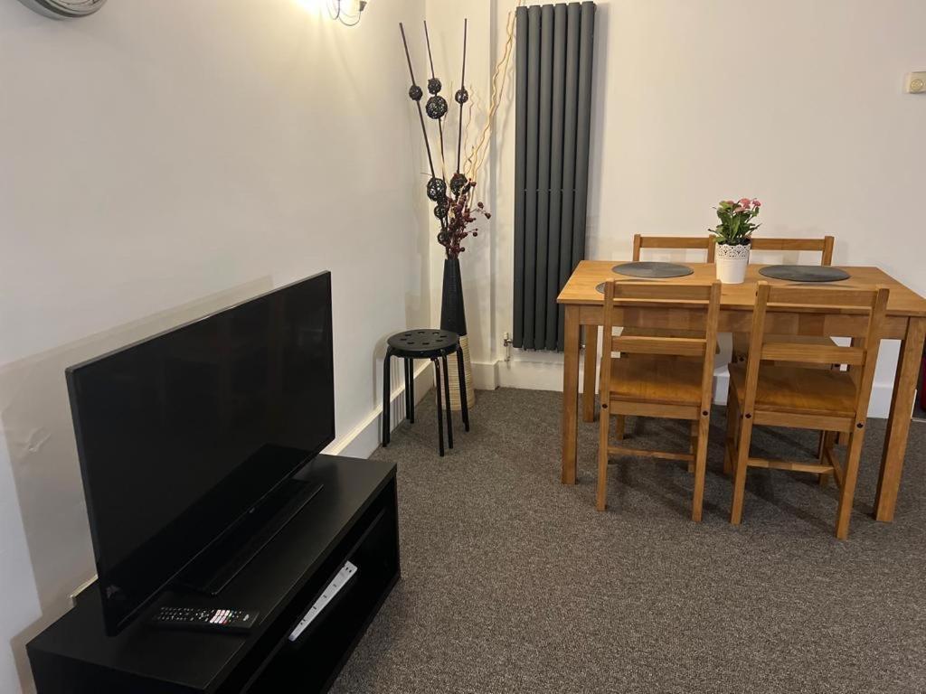 Entire 2-bedroom Flat In Camden London