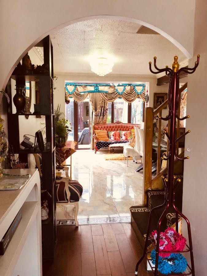 Cheerful 4 Bedroom House With Garden Free Parking Ferienhaus