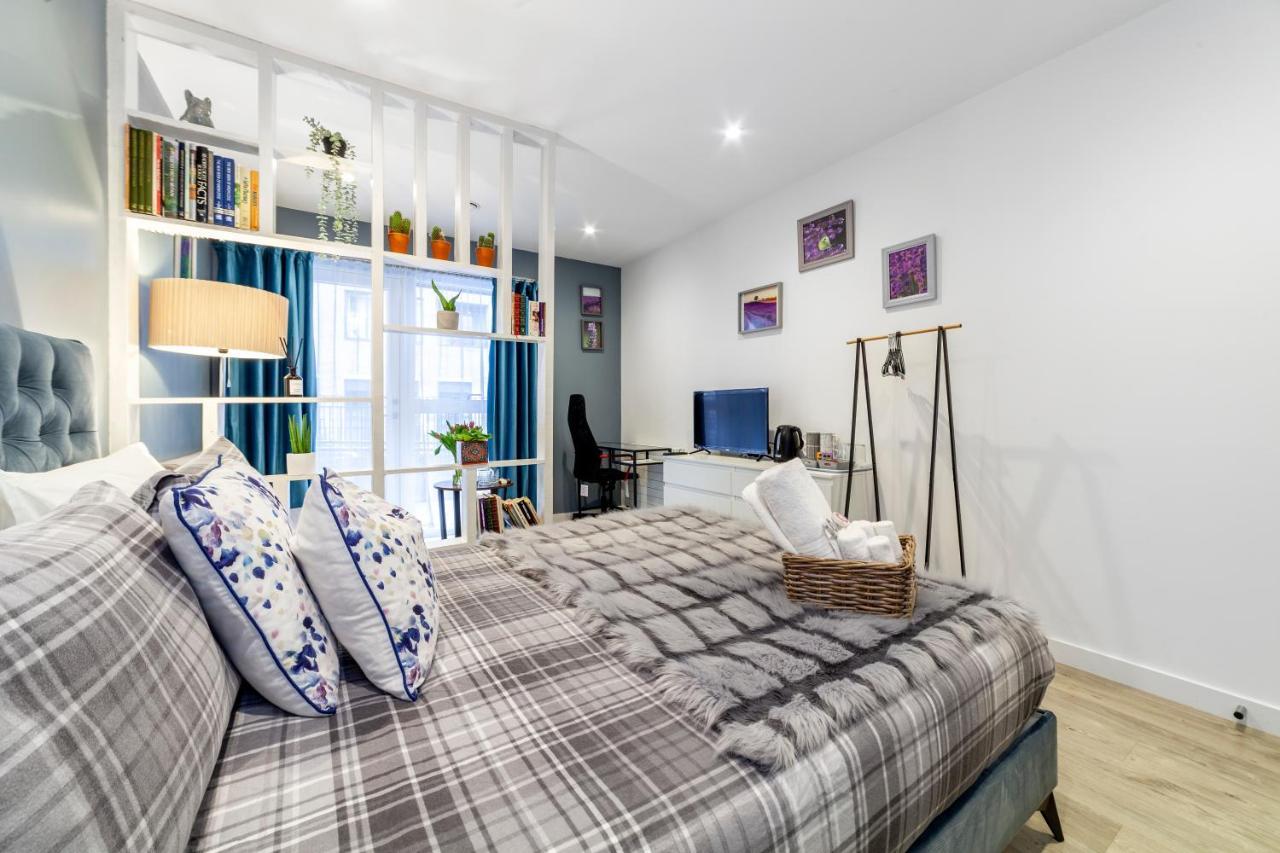 Homestay Private Double Bd With Optional Balcony, 15 Mins To Cc