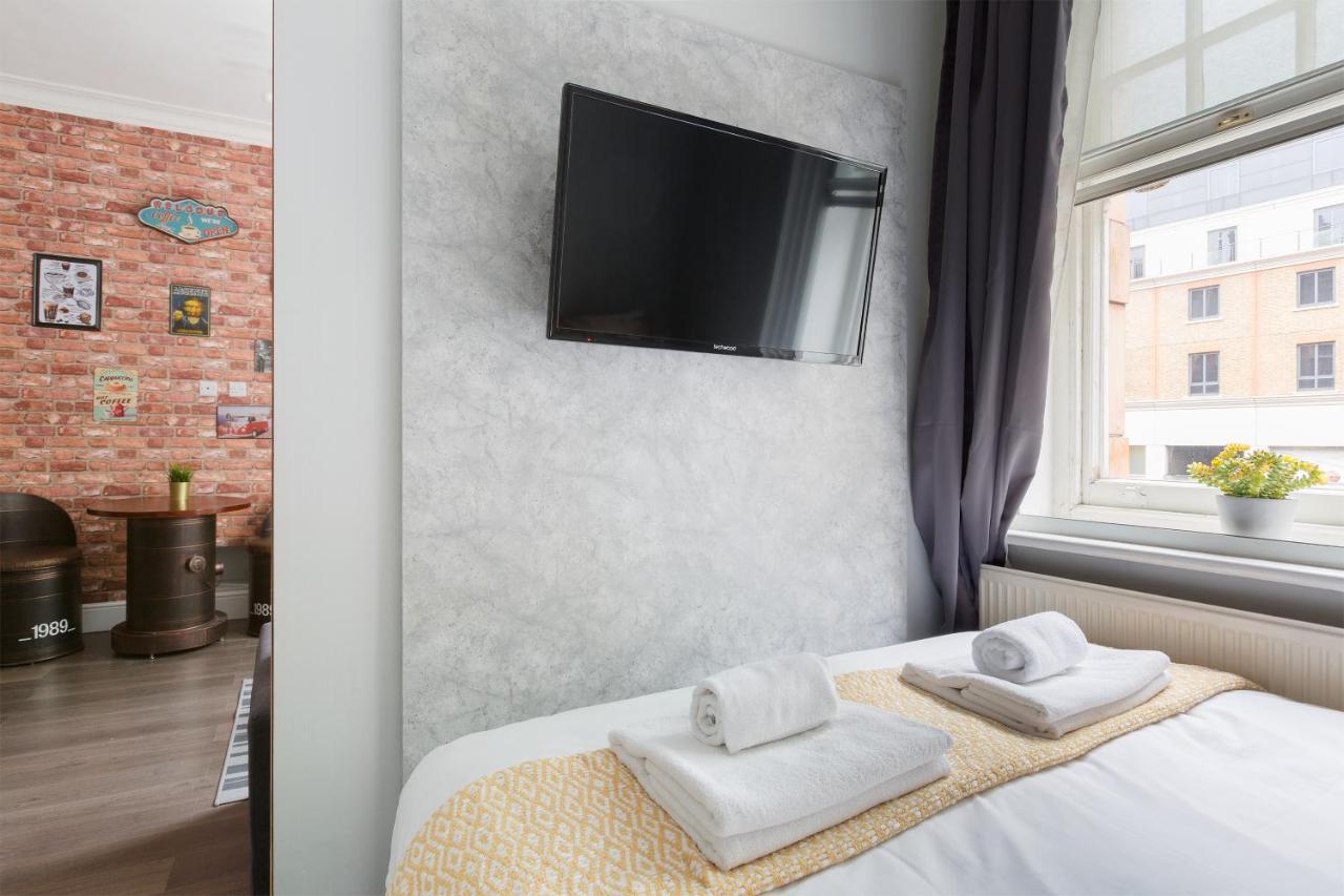 The Victoria Flat * London