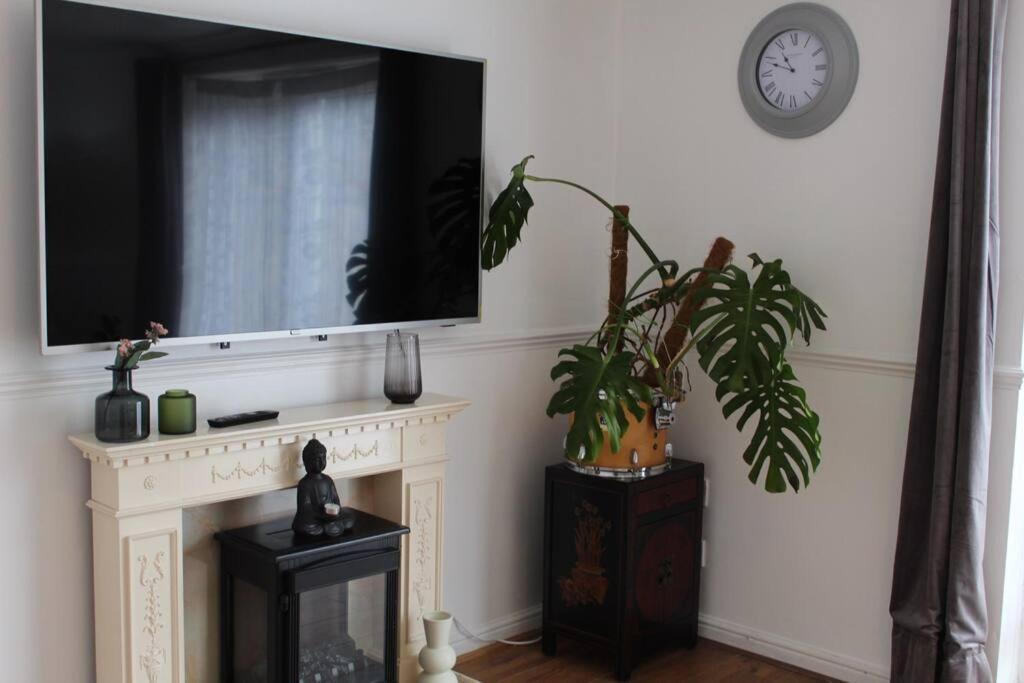Apartamento Beautiful 3 Bedroom House With The Transport Links To London, The Excel Centre, Canary Wharf, The O2! With A Driveway And Private Garden!