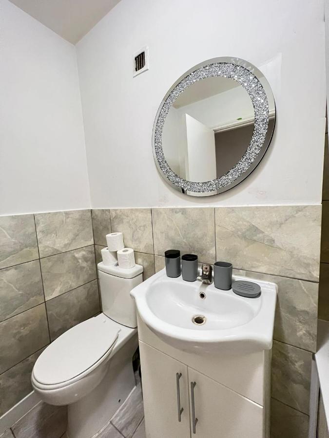 Lovely Studio Flat Cromwell Road Londen