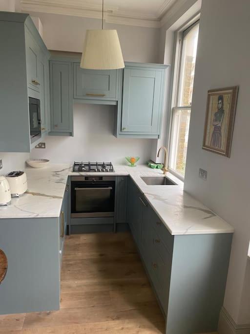 Appartement Beautiful Two Bedroom Flat In Maida Vale Londen