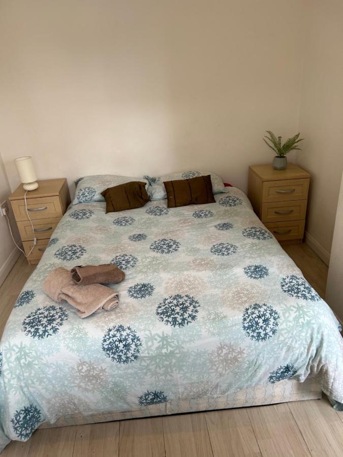 Redecorated Double With Shared Bathroom And Kitchen Gasthuis Londen
