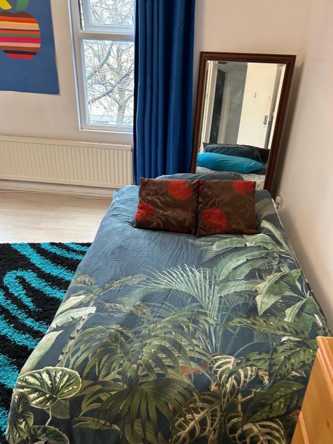 Renovated Family With Shared Kitchen And Bathroom In Angel Guest house *