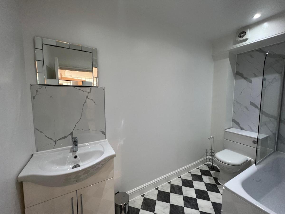 Leilighet Lovely 2 Bedroom With Balcony -