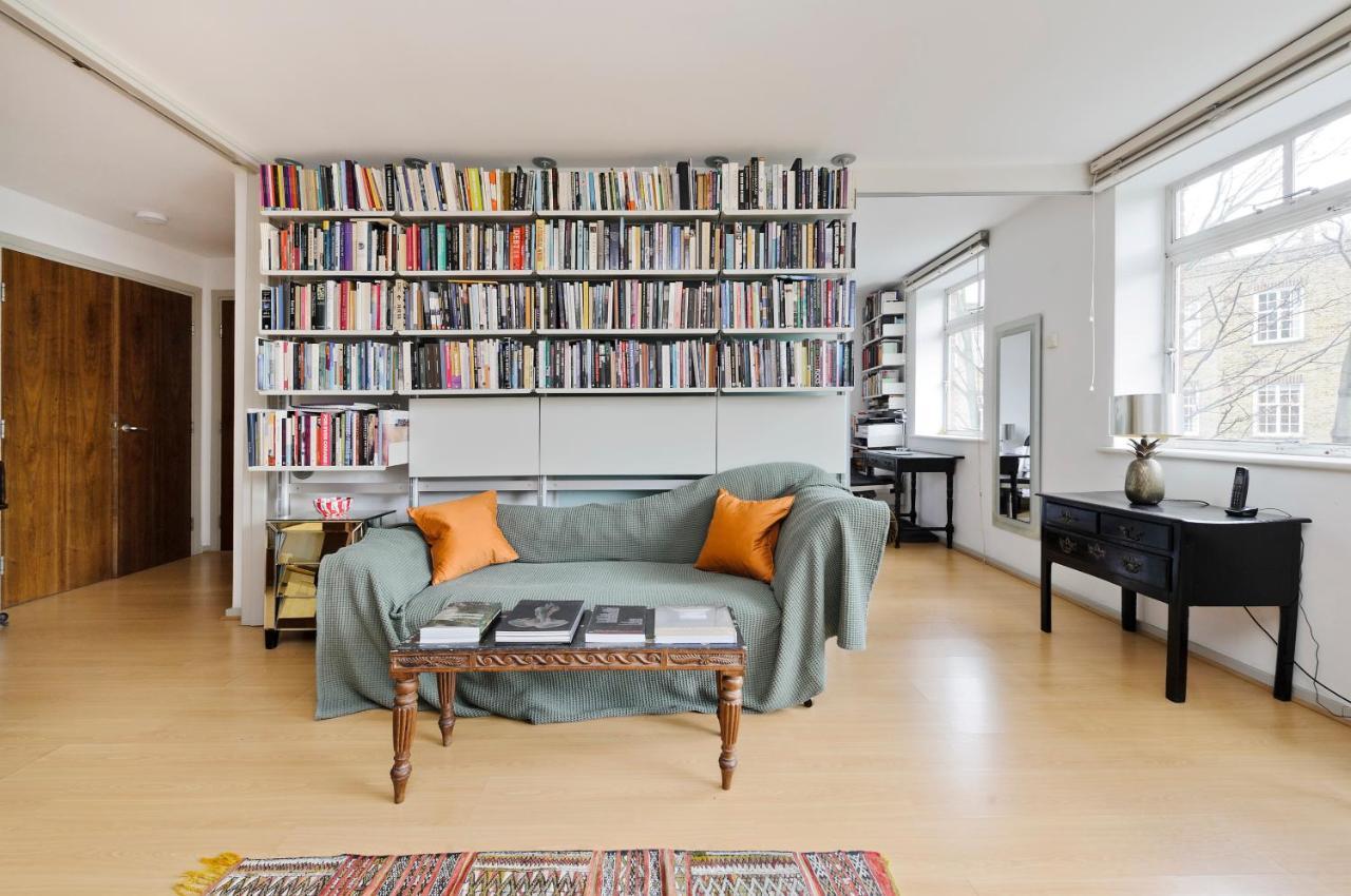 Appartement Large One Bedroom Flat With Balcony Close To The By Underthedoormat Londen