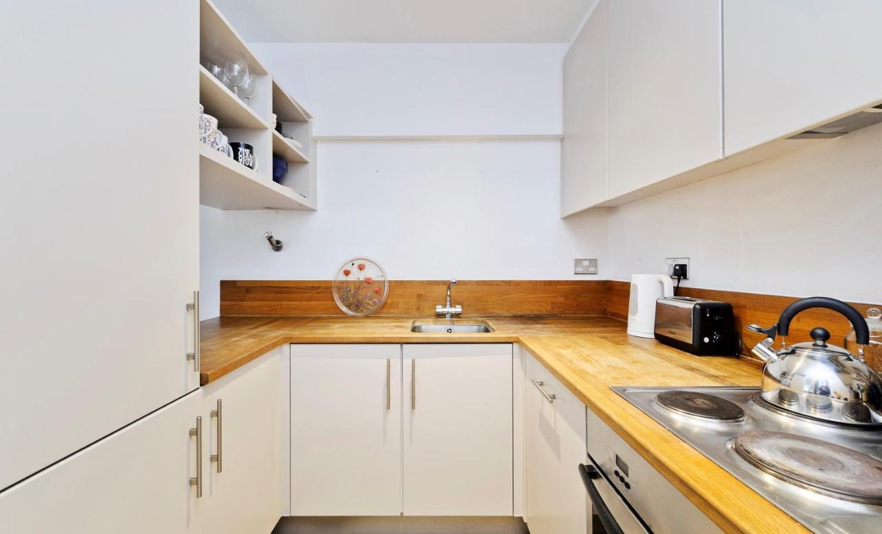 Large One Bedroom Flat With Balcony Close To The By Underthedoormat *