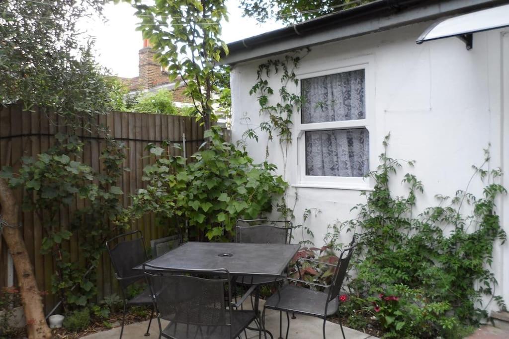 Bubblesbnb, 1 Bedroom Flat * Londen