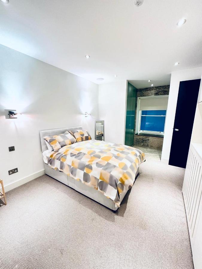 Super Luxuries Flat