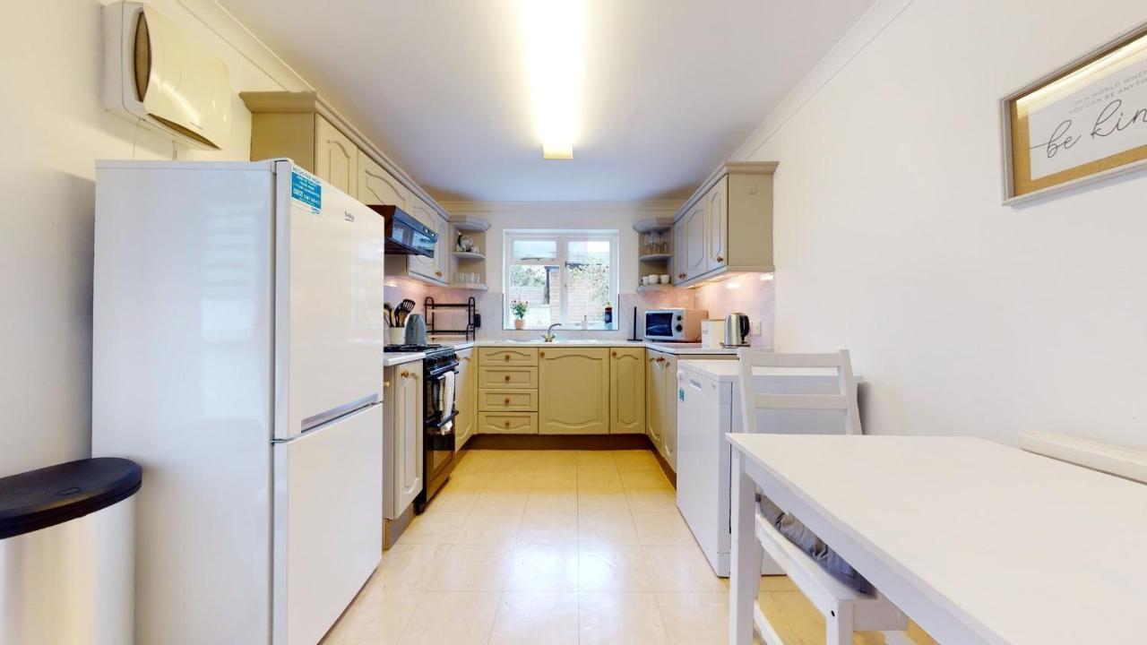 Holiday home Cheerful 4 Bedroom Victorian House With Back Courtyard London