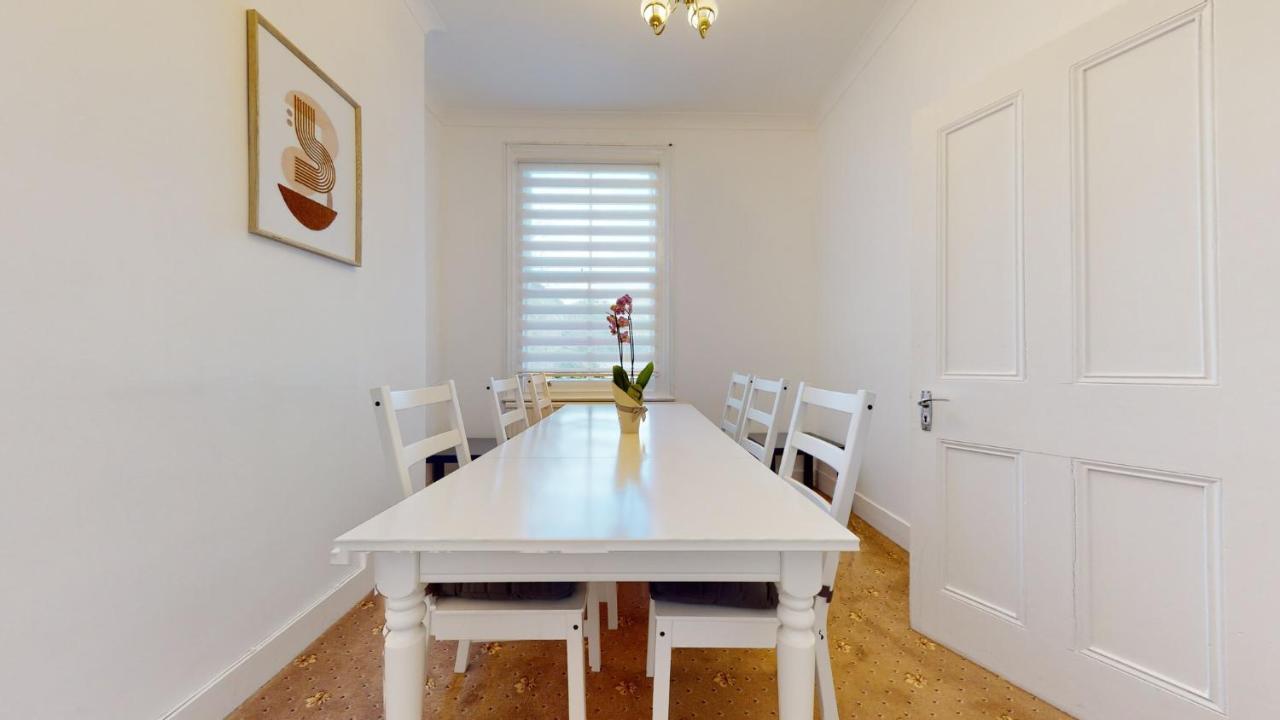 Cheerful 4 Bedroom Victorian House With Back Courtyard Ferienhaus London