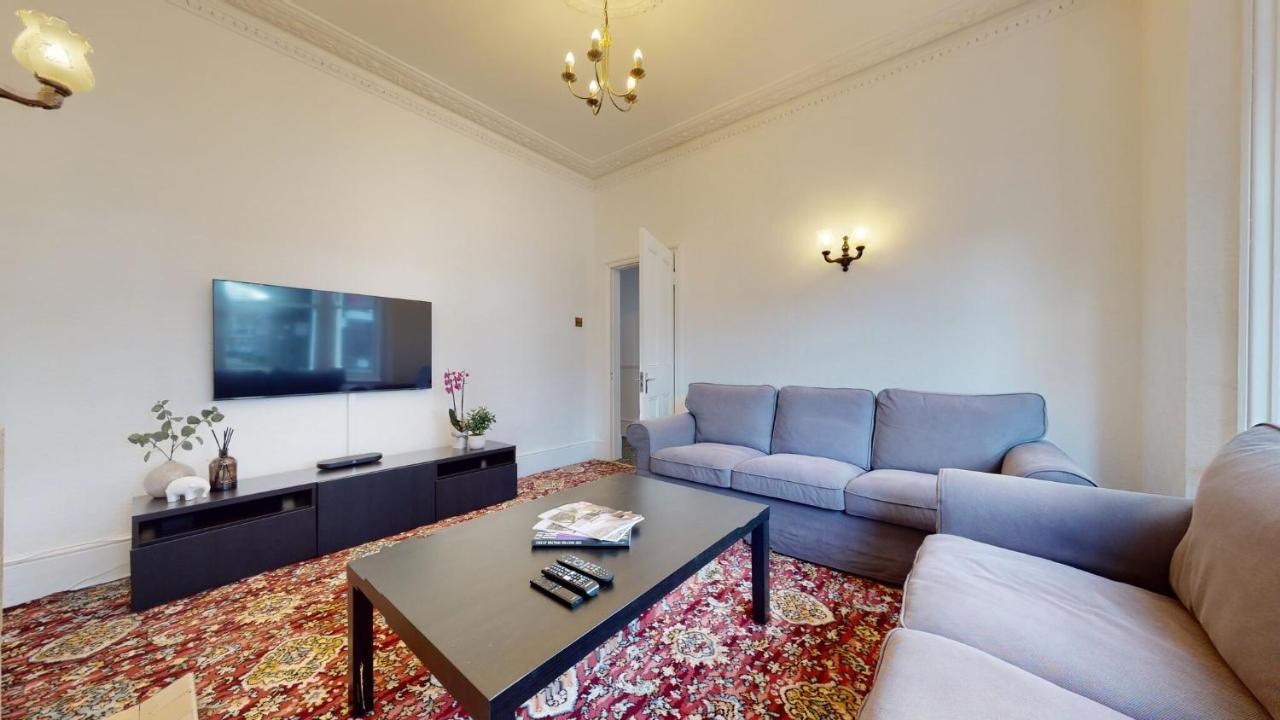 Cheerful 4 Bedroom Victorian House With Back Courtyard