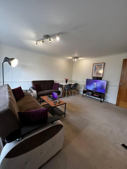 Stylish One Bedroom Flat Furnished Apartment