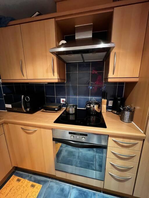 Apartment Stylish One Bedroom Flat Furnished *