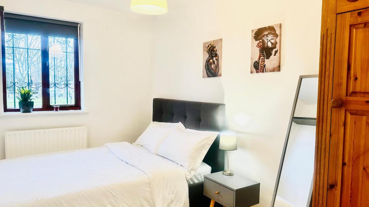 Amazing Location - Of London- 2 Bedroom Stunning Canal View House With Private Garden,parking & Balcony Apartment