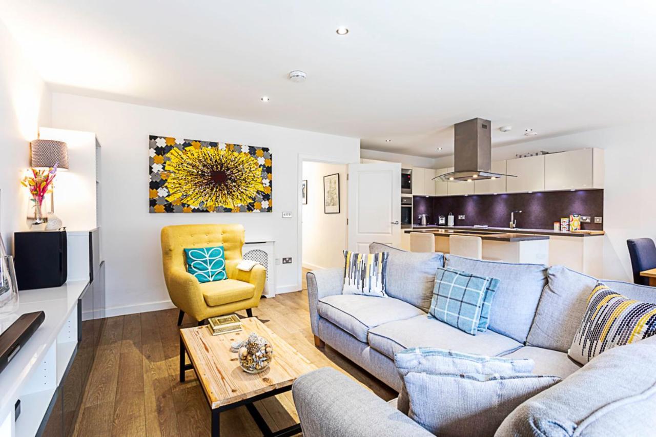 Beautiful Open Plan Garden Flat * London