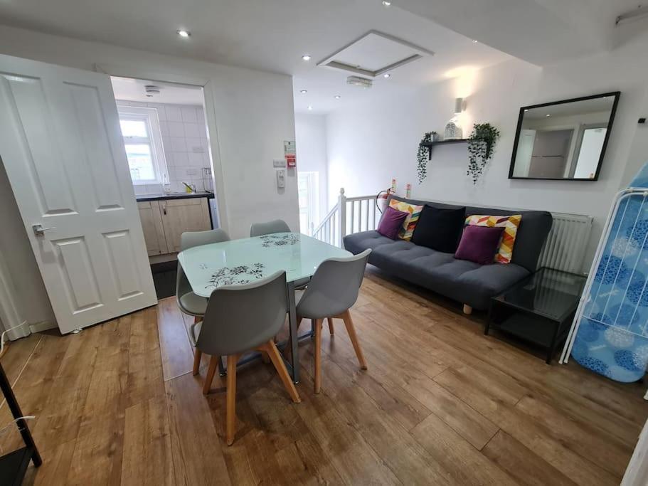 Apartment Elegant 2 Bed, 2 Bath London