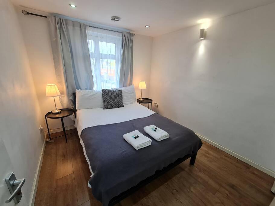 Apartment Elegant 2 Bed, 2 Bath *