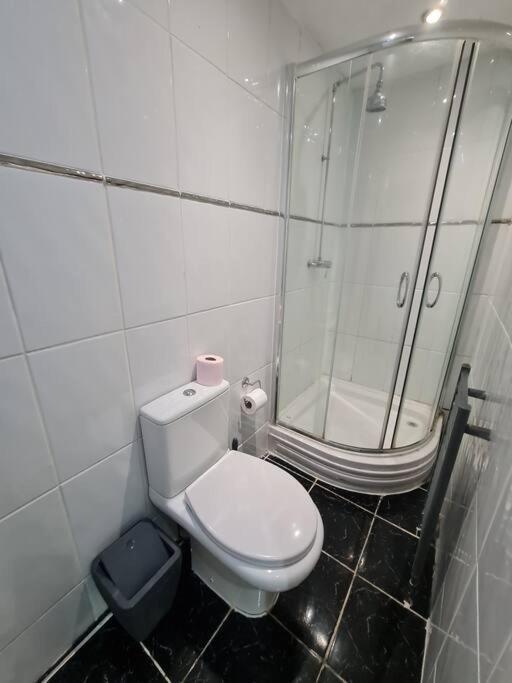 Elegant 2 Bed, 2 Bath Apartment *