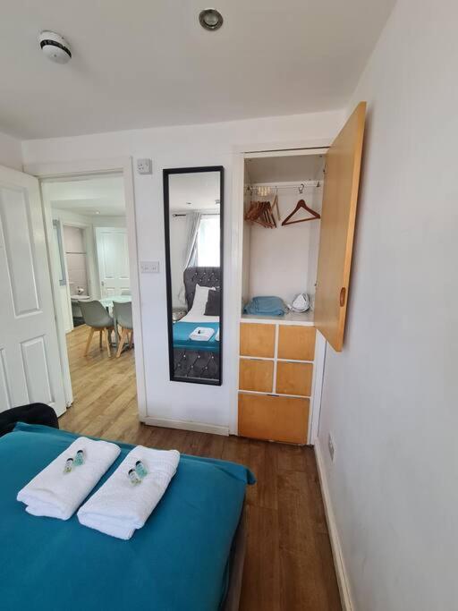 Elegant 2 Bed, 2 Bath Apartment *
