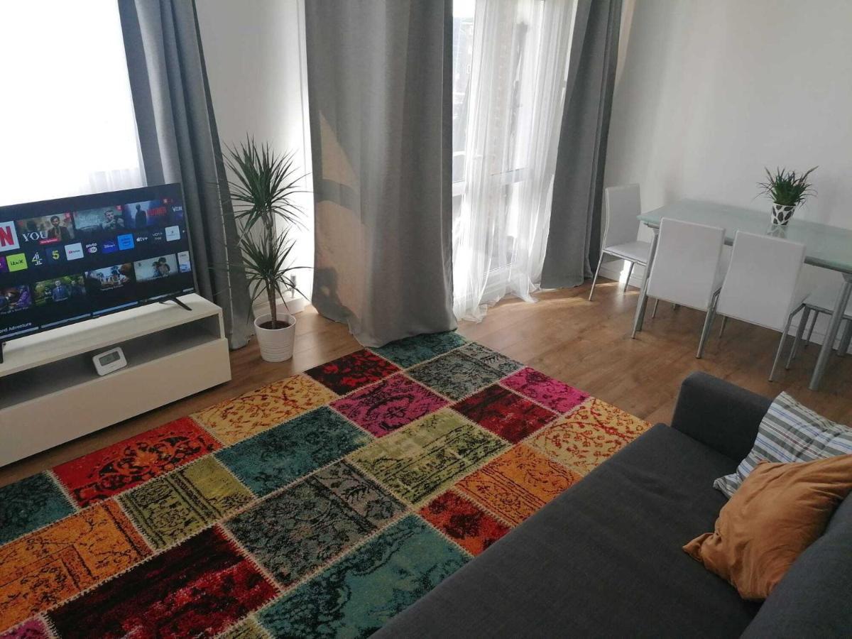 White Apartment, Your Leilighet