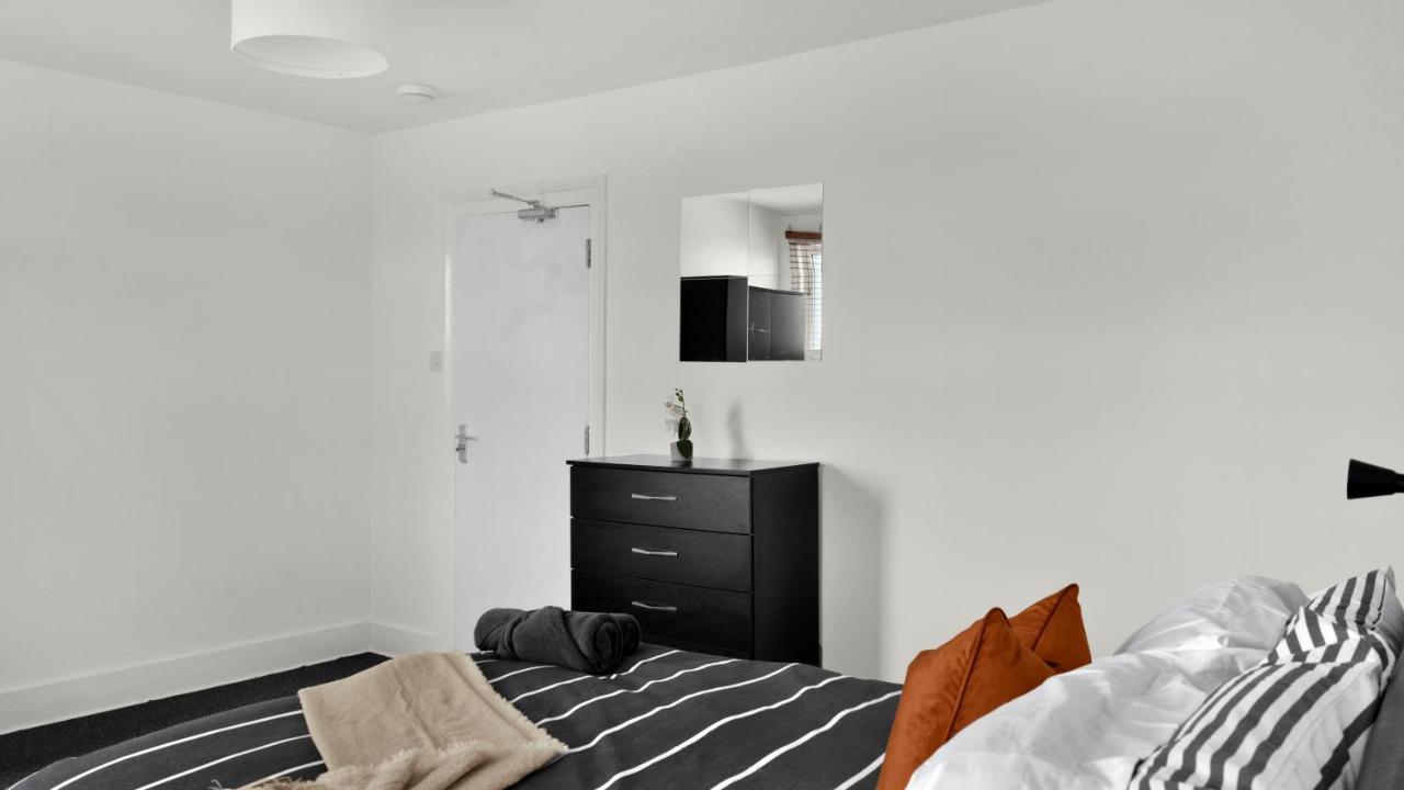 Livestay-4 Bed 2 Bath House With Private Garden Сasa de vacaciones