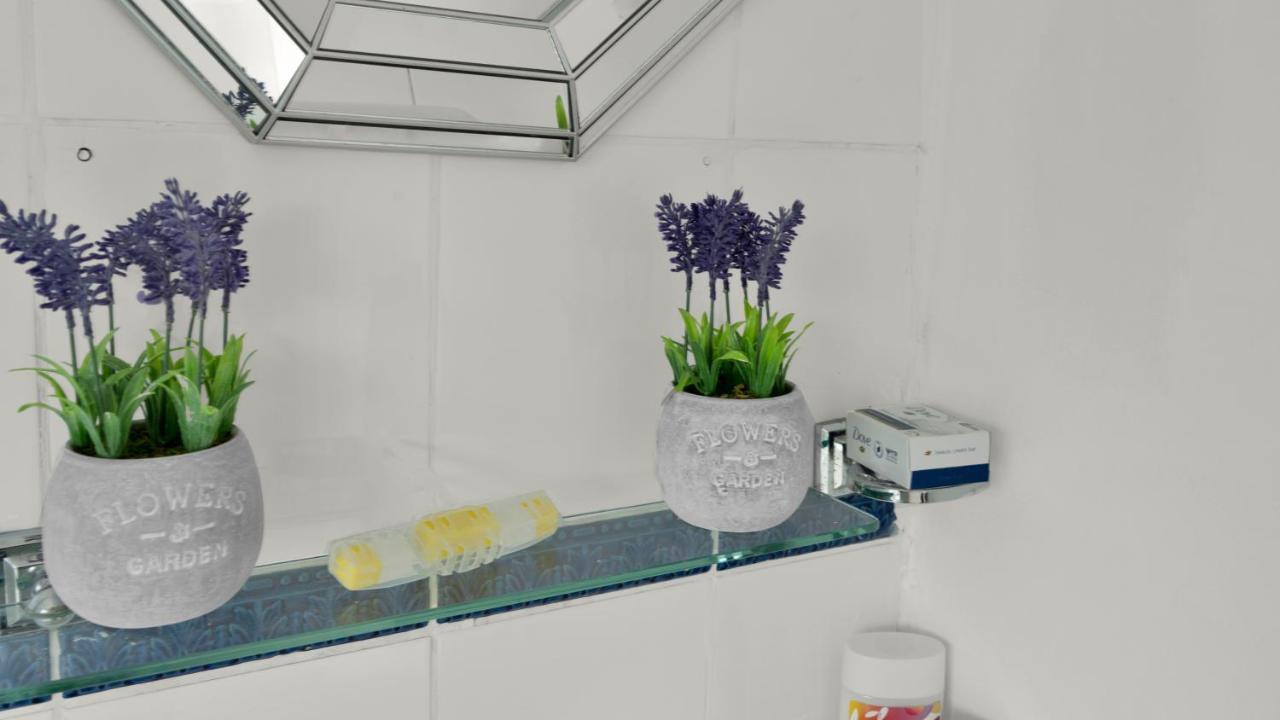 Livestay-4 Bed 2 Bath House With Private Garden