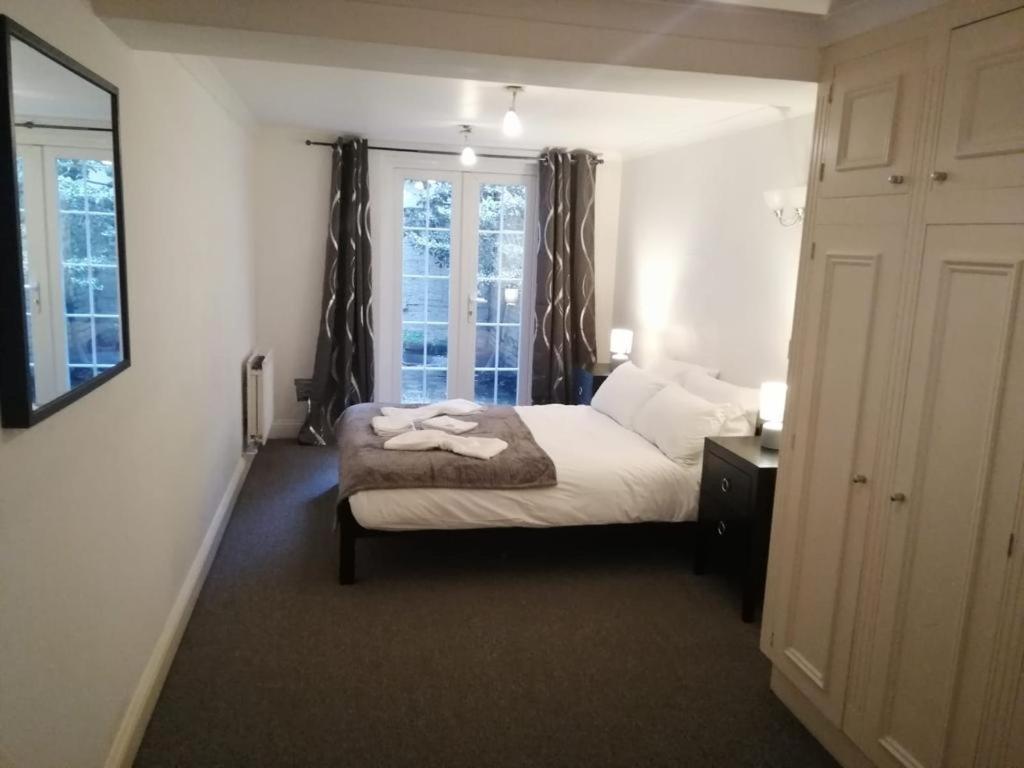 Entire 2-bedroom Flat In Camden * London