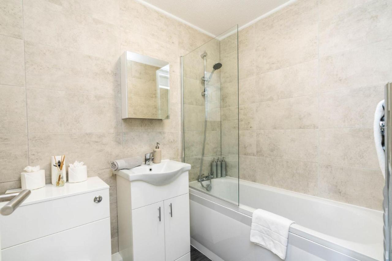 Ferienhaus Sleek And Stylish 2bd With A Garden Anerley London